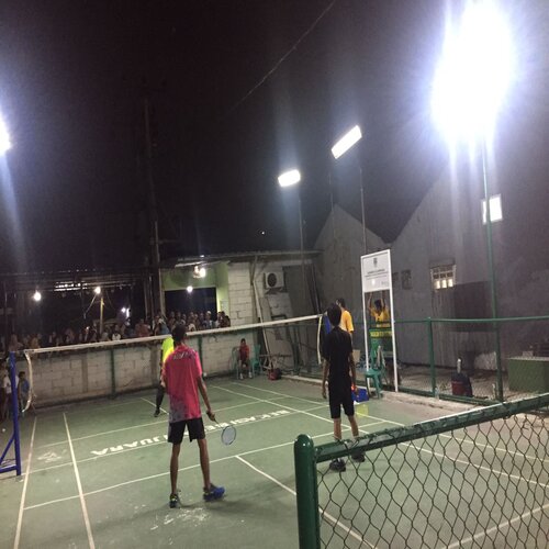 Perlombaan Bulu Tangkis Antar RT